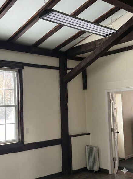More Photos Of 2330 State Route 32, New Windsor Township Office For Lease