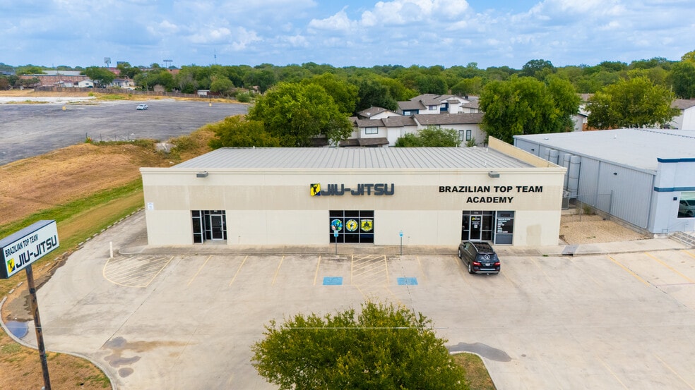 Primary Photo Of 4447 Thousand Oaks, San Antonio Freestanding For Sale