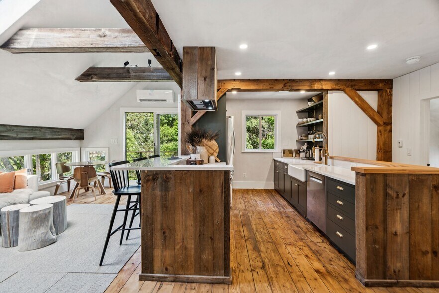 More Photos Of 26 Central St, Woodstock General Retail For Sale