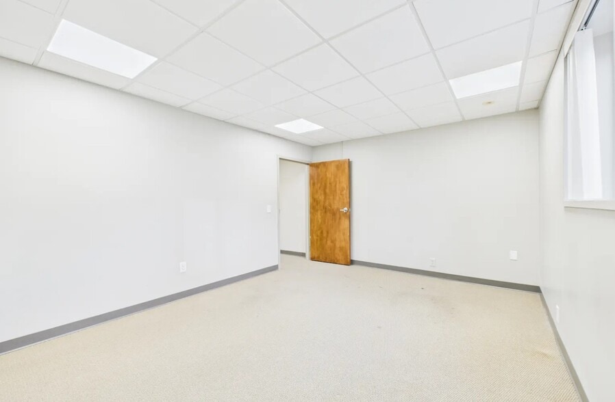 More Photos Of 174 Armistice Blvd, Pawtucket Medical For Lease