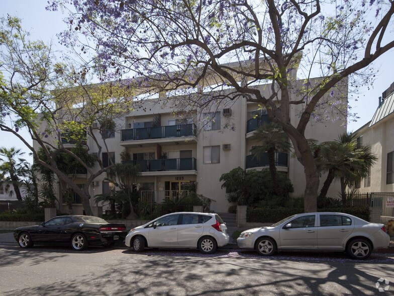 More Photos Of 1203 N Kings Rd, West Hollywood Apartments For Sale