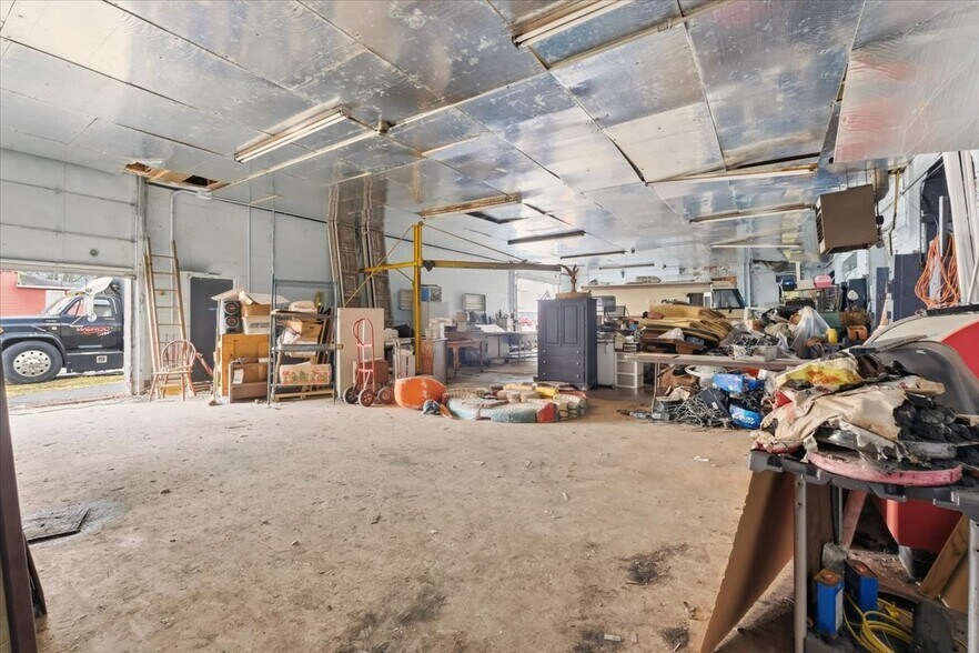 More Photos Of 104 S Norton St, Mount Vernon Light Manufacturing For Lease