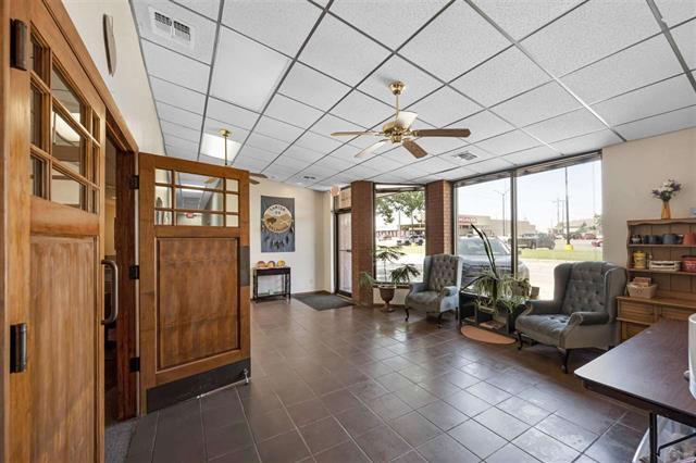 More Photos Of 816 W Gore Blvd, Lawton Office For Sale