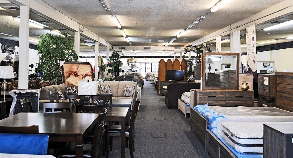 More Photos Of 209 N Arroyo Blvd, Nogales Storefront For Sale