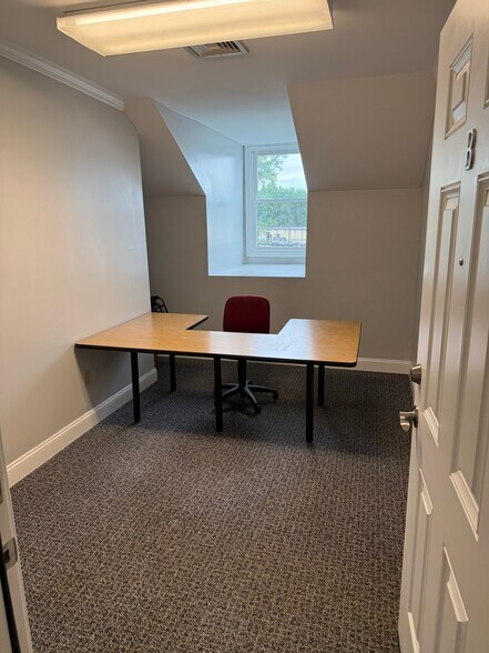 More Photos Of 95-127 Fenn Rd, Newington Unknown For Lease