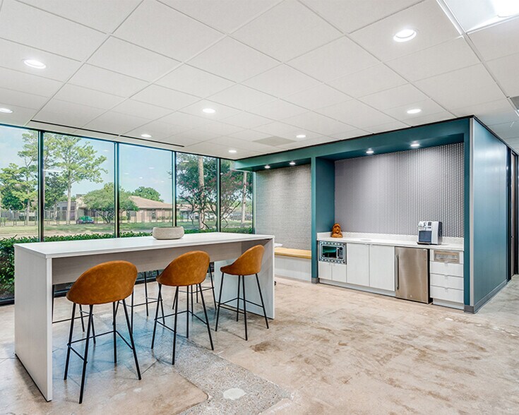More Photos Of 5600 NW Central Dr, Houston Office For Lease