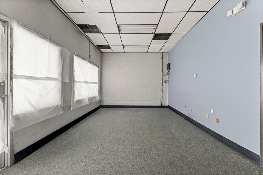 More Photos Of 26289 W Eight Mile Rd, Redford Township Manufacturing For Lease