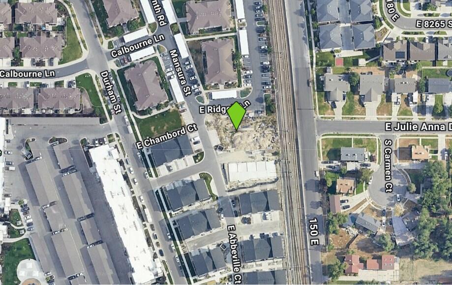Primary Photo Of 132-144 E Chambord Ct, Sandy Apartments For Sale