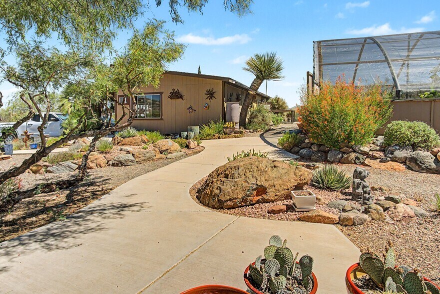 More Photos Of 1011 Wildhorse ln, Clarkdale Specialty For Sale