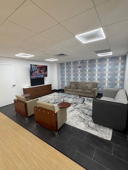 More Photos Of 900 US Highway 9 N, Woodbridge Office For Lease