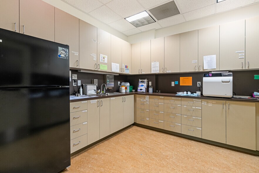 More Photos Of 905 Squalicum Way, Bellingham Flex For Sale