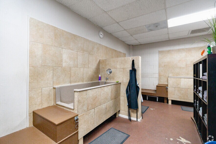 More Photos Of 930 W Washington St, San Diego Storefront Retail Office For Sale