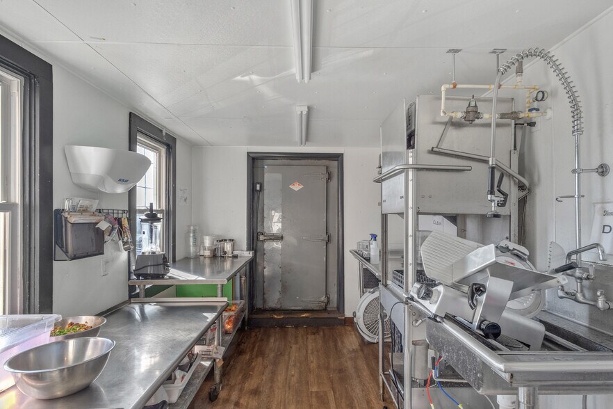 More Photos Of 10 E Main St, Thurmont Restaurant For Sale