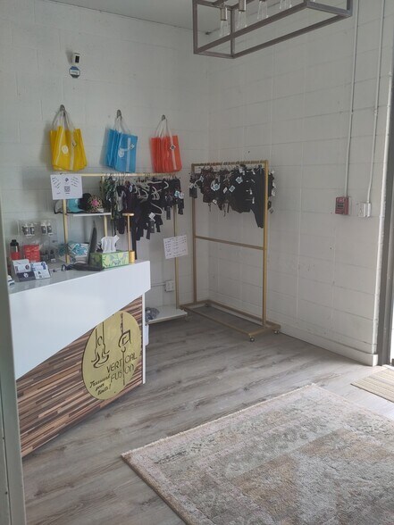 More Photos Of 6655 Arapahoe Rd, Boulder Warehouse For Lease