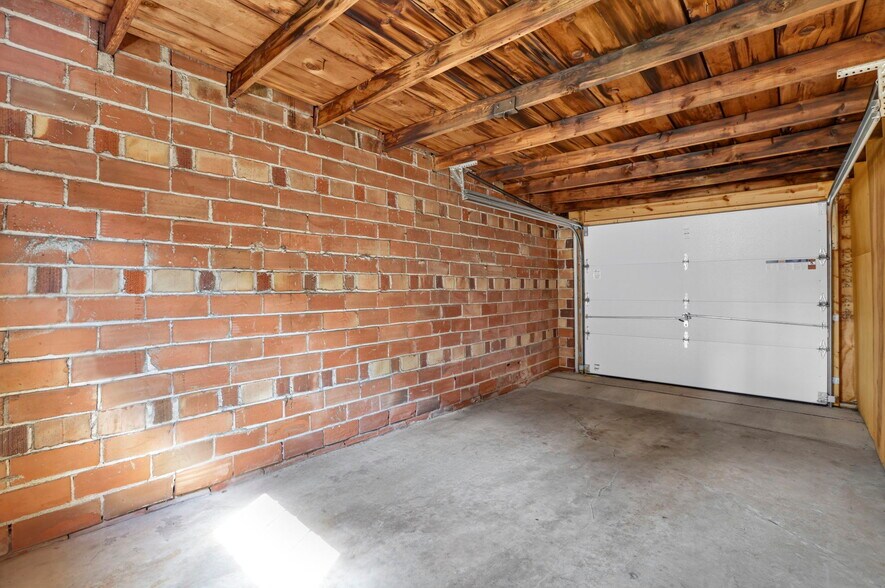 More Photos Of 802 Kenwick Rd, Columbus Apartments For Sale