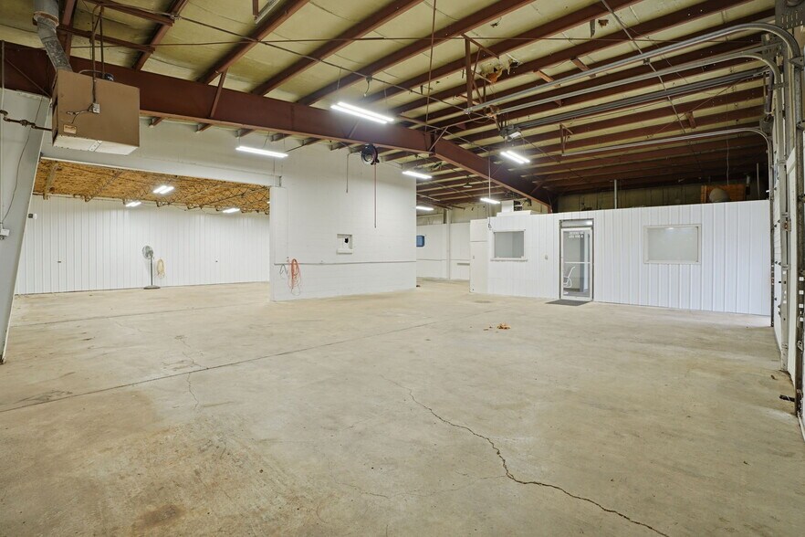 More Photos Of 3499 E Main St, Kalamazoo Auto Repair For Lease