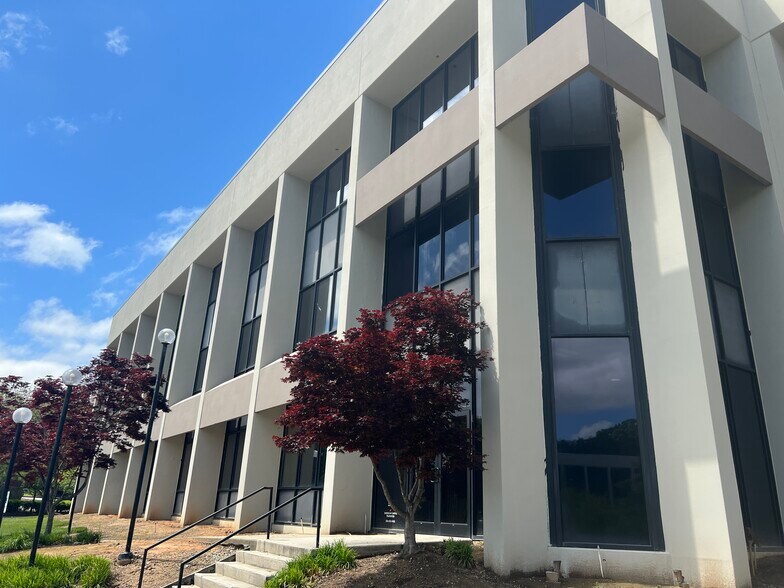 More Photos Of 1 Centerview Dr, Greensboro Unknown For Lease