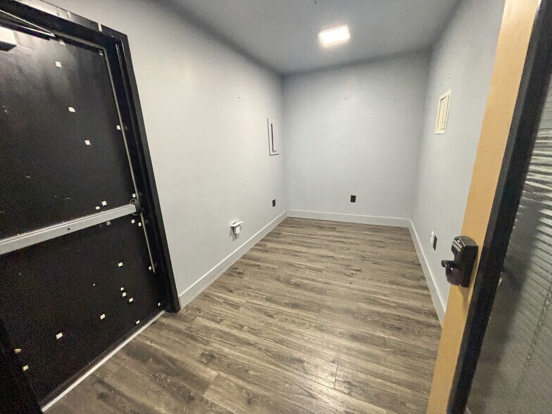 More Photos Of 255 Liberty St NE, Salem Office For Lease