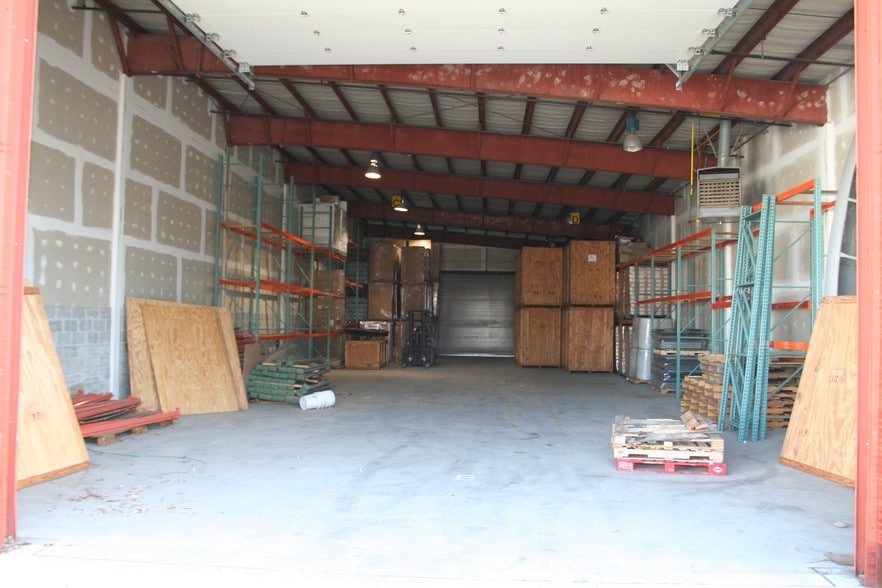 More Photos Of 210-211 Cottage St, Poughkeepsie Warehouse For Lease