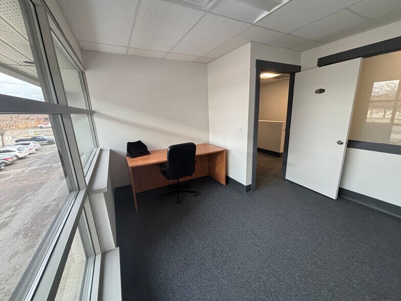 More Photos Of 1715 Dickson Av, Kelowna Light Manufacturing For Lease