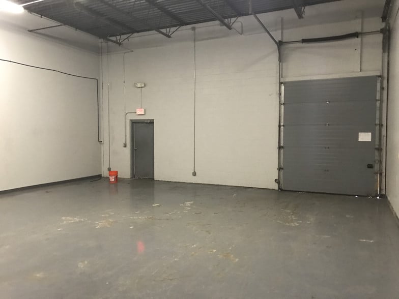 More Photos Of 345 Nutmeg Rd S, South Windsor Warehouse For Lease