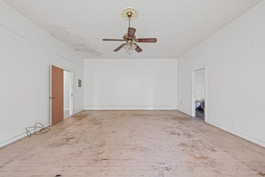 More Photos Of 361 E Main St, Alliance Storefront Retail Office For Sale