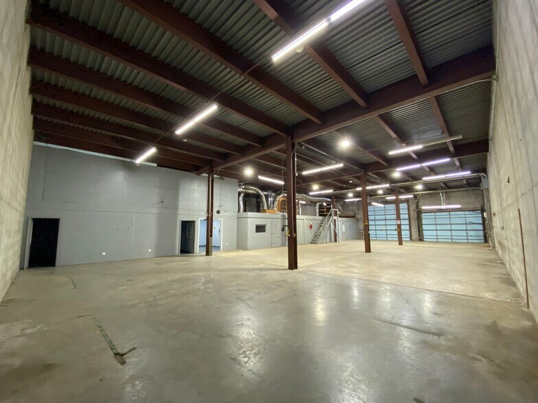 Primary Photo Of 2887 N College Ave, Fayetteville Warehouse For Lease