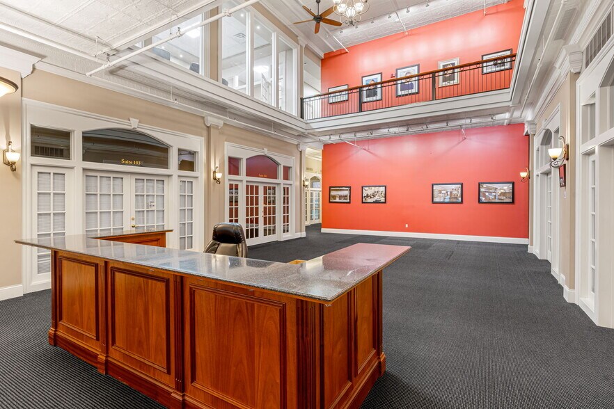 More Photos Of 222 Pearl St, New Albany Office Residential For Lease
