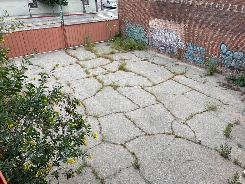 More Photos Of 1727 N Spring St, Los Angeles Industrial For Sale