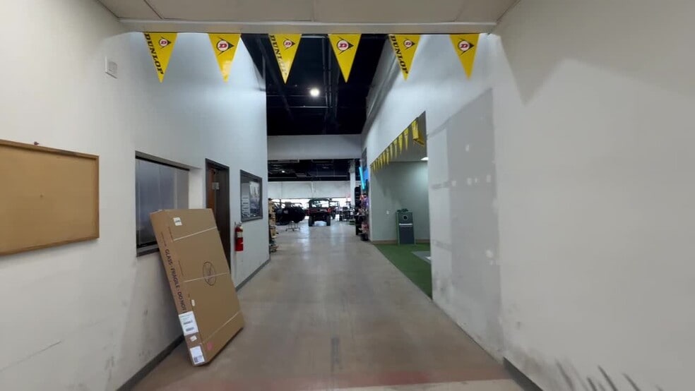 More Photos Of 13700 N Stemmons Fwy, Farmers Branch Freestanding For Lease