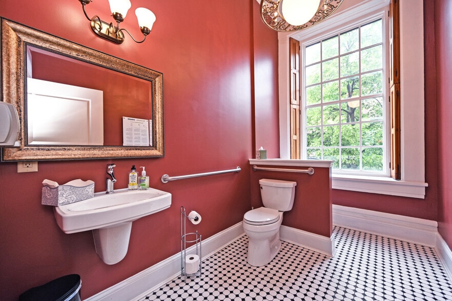 More Photos Of 19 E 8th St, Cincinnati Office For Sale