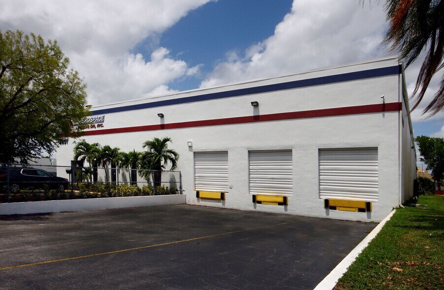 More Photos Of 2851 Evans St, Hollywood Warehouse For Lease