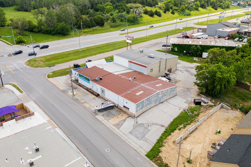 More Photos Of 812 Fort Crook Rd S, Bellevue Showroom For Sale