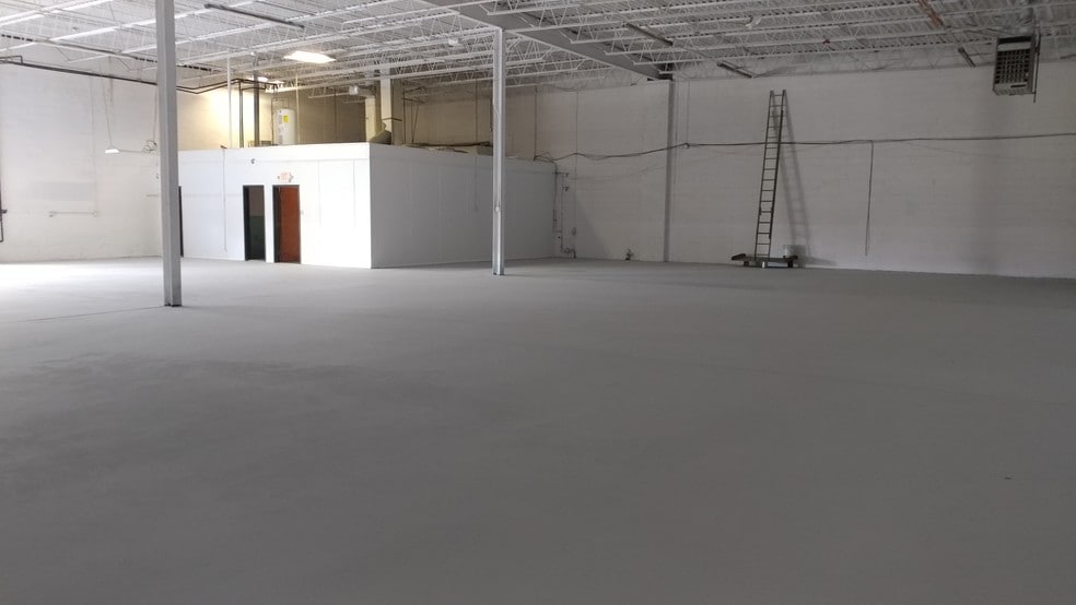 More Photos Of 375 Patricia Dr, Warminster Township Warehouse For Lease