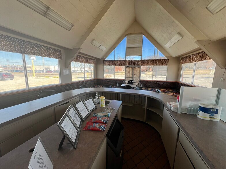More Photos Of 2779 N Water, Decatur Freestanding For Lease