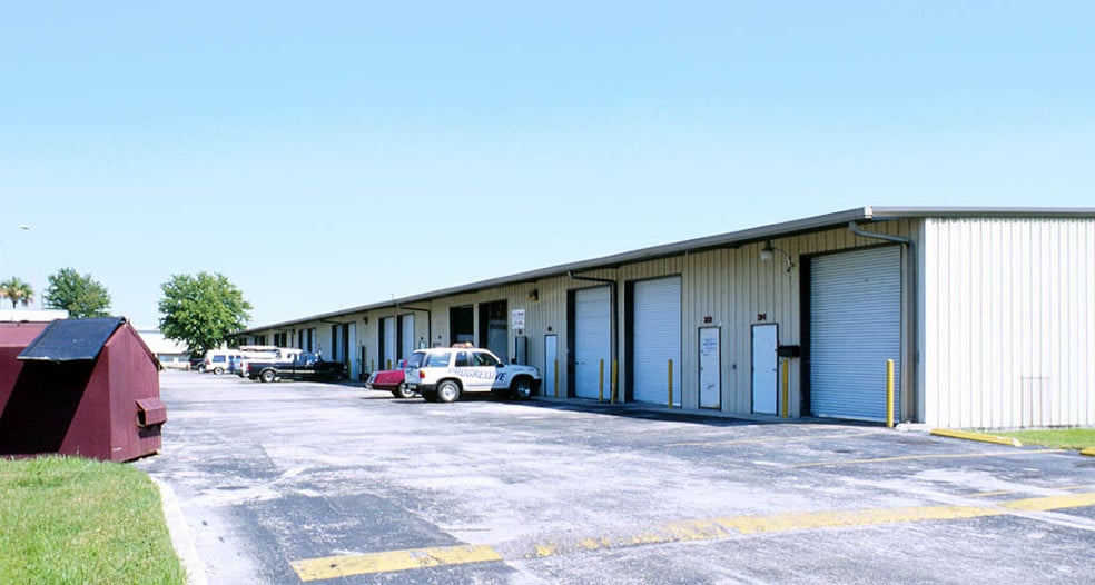 More Photos Of 3038 N John Young Pky, Orlando Warehouse For Lease