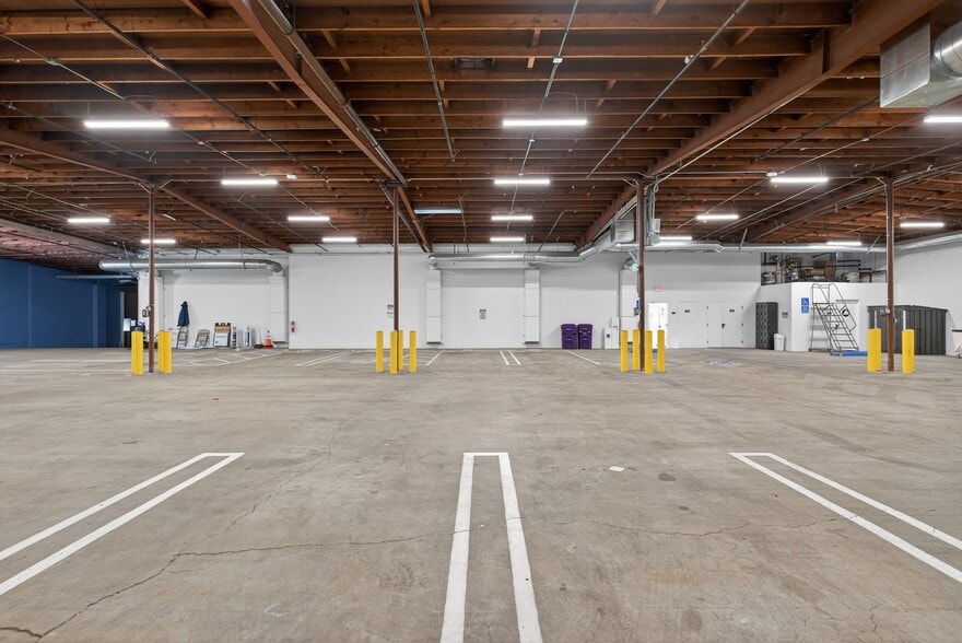 More Photos Of 1322-1326 Obispo Ave, Long Beach Warehouse For Lease