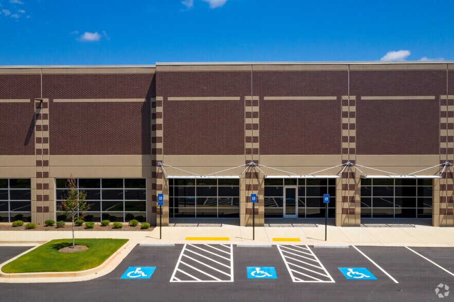 More Photos Of 6185 Shiloh Crossing, Alpharetta Warehouse For Lease