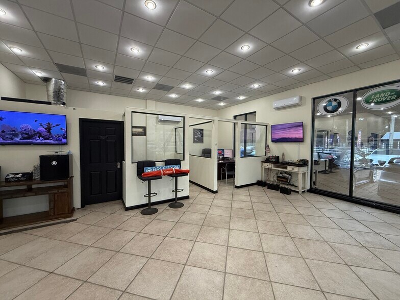More Photos Of 13001 N Florida Ave, Tampa General Retail For Lease