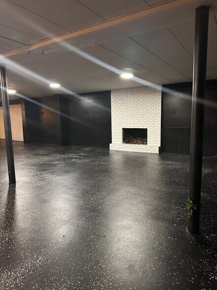 More Photos Of 8350 S 88th Ave, Justice Restaurant For Sale