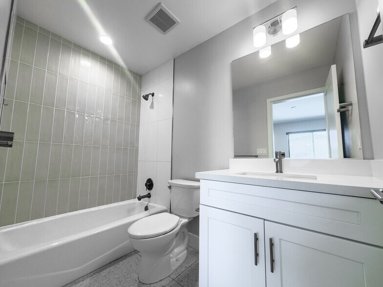 More Photos Of 1420 Pacific Beach Dr, San Diego Apartments For Sale