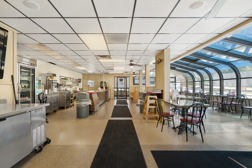 More Photos Of 2117 S 34th St, Kansas City Restaurant For Sale