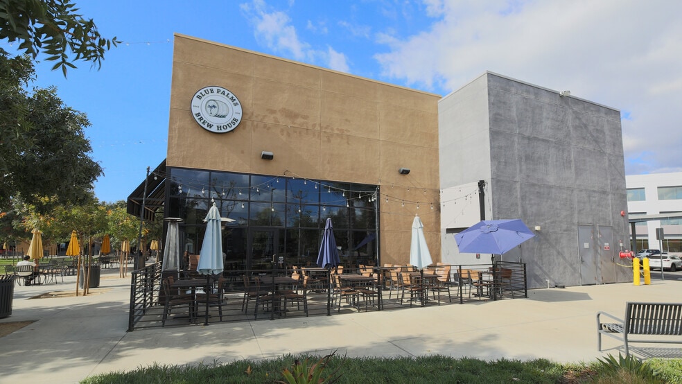 More Photos Of 8420-8440 Balboa Blvd, Northridge Storefront For Lease