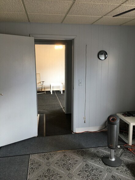 More Photos Of 38 Esther St, Newark Service For Sale