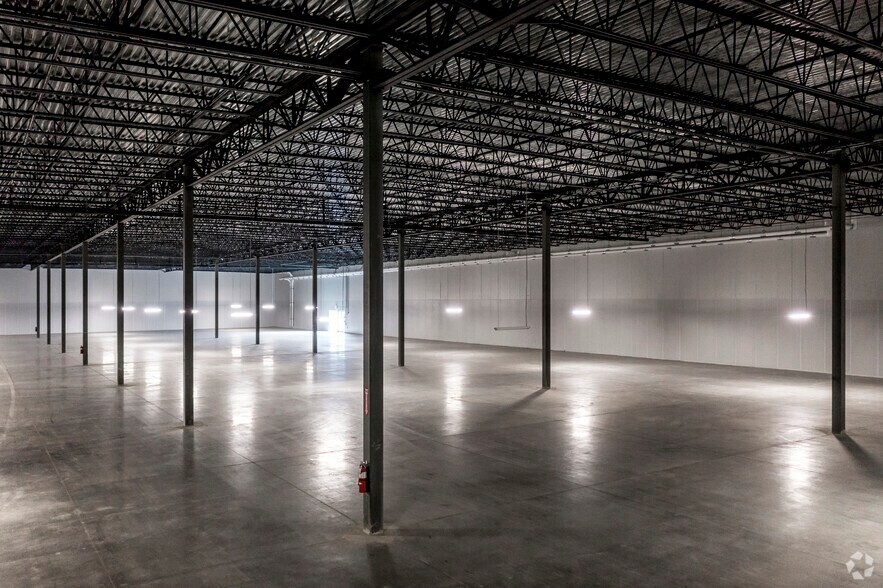 More Photos Of 8787 Snouffer School Rd, Gaithersburg Warehouse For Lease