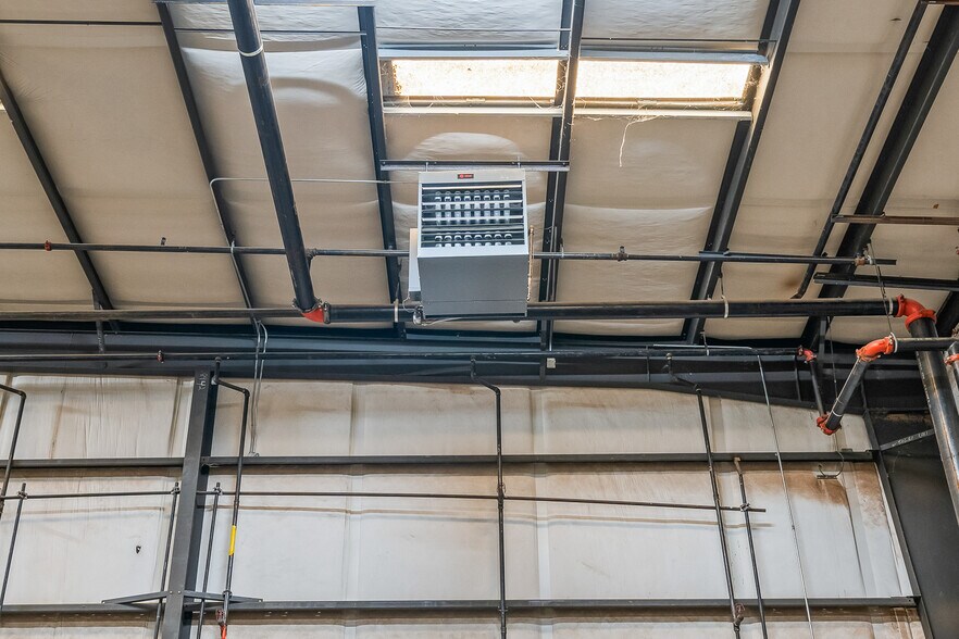 More Photos Of 2307 N Tx-289-loop, Lubbock Truck Terminal For Lease