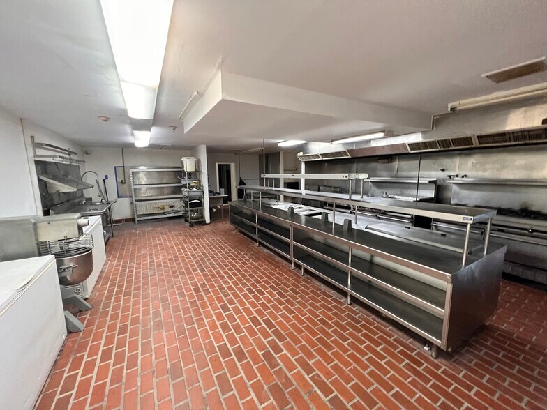 More Photos Of 9009 Boone Rd, Houston Assisted Living For Lease