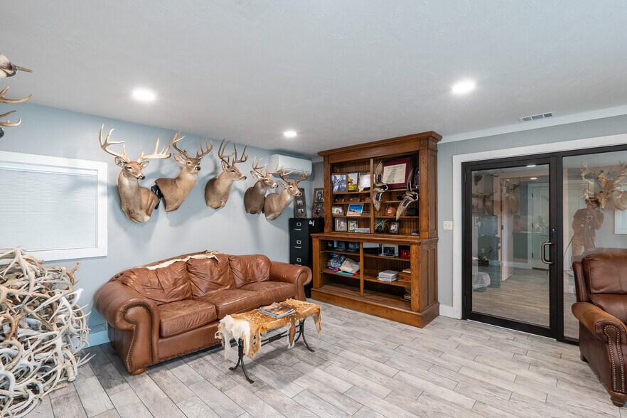 More Photos Of 5710 SH-21, Bryan Manufacturing For Lease