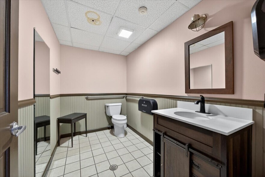 More Photos Of 650-654 S Main St, Wilkes-Barre Bar For Sale