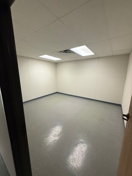 More Photos Of 7200 Nineteen Mile Rd, Sterling Heights Flex For Lease